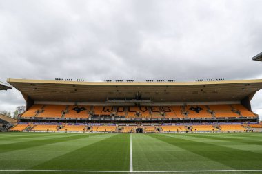 Wolverhampton Wanderers 'ın evi Molineux' un genel kanalı, Wolverhampton Wanderers maçının önünde Wolverhampton Wanderers Tottenham Hotspur 'a karşı Molineux, Wolverhampton, Birleşik Krallık, 13 Nisan 2025