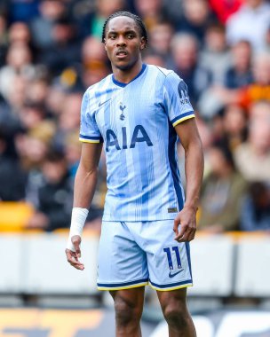 Tottenham Hotspur takımından Mathys Tel, Premier League maçında Wolverhampton Wanderers 'a karşı Tottenham Hotspur, Molineux, Wolverhampton, Birleşik Krallık' ta 13 Nisan 2025 'te