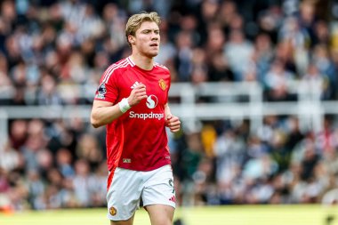 Manchester United takımından Rasmus Hjlund, Manchester United 'a karşı oynanan Premier League maçında 13 Nisan 2025' te St. James 's Park, Newcastle' da maç yaptı.