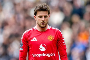 Manchester United takımının Mason Mount 'ı 13 Nisan 2025' te St. James 's Park, Newcastle, İngiltere' de oynanan Premier League maçında Newcastle United ile Manchester United maçını izliyor.