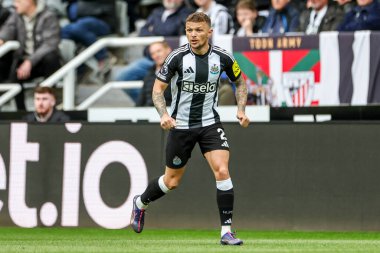 Newcastle United takımının Kieran Trippier 'ı Premier League maçında Newcastle United, Manchester United' a karşı St. James 's Park, Newcastle, Birleşik Krallık, 13 Nisan 2025