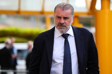 Tottenham Hotspur 'un Ange Postecoglou teknik direktörü, 13 Nisan 2025' te Wolverhampton Wanderers ile Tottenham Hotspur arasında oynanan Premier League maçından önce geldi.
