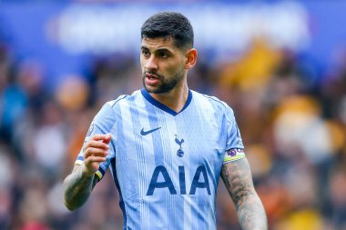 Tottenham Hotspur 'dan Cristian Romero, 13 Nisan 2025 tarihinde İngiltere' nin Wolverhampton kentinde oynanan Premier League maçında Wolverhampton Wanderers Tottenham Hotspur 'a karşı takım talimatlarını verdi.