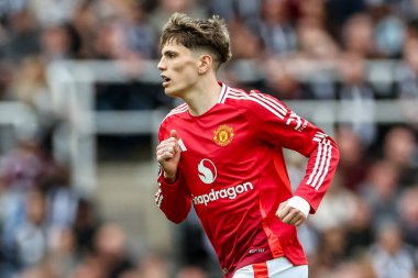 Manchester United takımından Alejandro Garnacho, Manchester United 'a karşı oynanan Premier League maçında 13 Nisan 2025' te St. James 's Park, Newcastle' da maç yaptı.