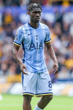 Tottenham Hotspur takımından Yves Bissouma, Premier League maçında Wolverhampton Wanderers 'a karşı Tottenham Hotspur, Molineux, Wolverhampton, Birleşik Krallık' ta 13 Nisan 2025 'te