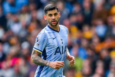 Tottenham Hotspur takımından Cristian Romero, Premier League maçında Wolverhampton Wanderers 'a karşı Tottenham Hotspur, Molineux, Wolverhampton, Birleşik Krallık' ta 13 Nisan 2025 'te