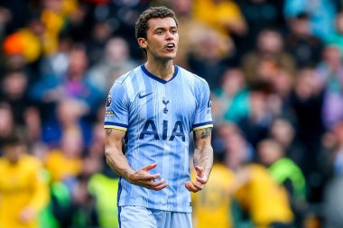 Tottenham Hotspur 'dan Brennan Johnson, Wolverhampton Wanderers' ın 13 Nisan 2025 tarihinde Molineux, Wolverhampton, İngiltere 'de oynanan Premier League maçında Wolverhampton Wanderers ile Tottenham Hotspur arasındaki dördüncü gol sonrasında tepki gösterdi.