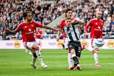 Newcastle United takımından Harvey Barnes, Premier League maçında Manchester United 'a karşı St. James' s Park, Newcastle, İngiltere 'de 13 Nisan 2025' te oynanan maçta 3-1 berabere kaldı.