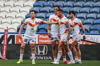 Katalan Ejderhaları 'ndan Tariq Sims, 13 Nisan 2025' te John Smith Stadyumu 'nda oynanan Betfred Süper Lig karşılaşmasında Huddersfield Giants ve Catalans Dragons maçını kutluyor.