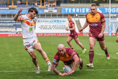 Huddersfield Giants takımından Jake Bibby, 13 Nisan 2025 'te John Smith Stadyumu' nda oynanan Betfred Süper Lig karşılaşmasında Huddersfield Giants ve Catalans Dragons maçına gidiyor.