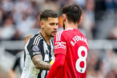 Newcastle United 'dan Bruno Guimaraes Manchester United' dan Bruno Fernandes ile el sıkışırken, Newcastle United taraftarları Premier Lig maçı sırasında Newcastle United ile Manchester United, Newcastle Park, Newcastle 'da tek bir Bruno' yu seslendirdiler. 