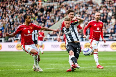 Newcastle United takımından Harvey Barnes, Premier League maçında Manchester United 'a karşı St. James' s Park, Newcastle, İngiltere 'de 13 Nisan 2025' te oynanan maçta 3-1 berabere kaldı.