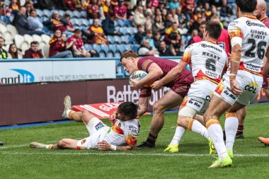 Huddersfield Giants takımından Sam Halsall, Betfred Süper Lig karşılaşmasında Huddersfield Giants 'a karşı Catalans Dragons' u denemek için John Smith Stadyumu, Huddersfield, Birleşik Krallık 'ta 13 Nisan 2025' te sahaya çıkıyor.