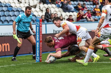 Huddersfield Giants takımından Sam Halsall, Betfred Süper Lig karşılaşmasında Huddersfield Giants 'a karşı Catalans Dragons' u denemek için John Smith Stadyumu, Huddersfield, Birleşik Krallık 'ta 13 Nisan 2025' te sahaya çıkıyor.