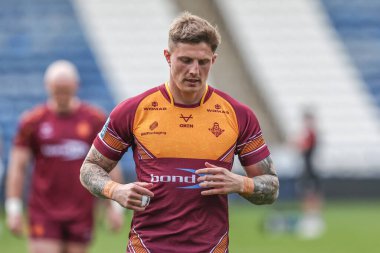 Huddersfield Giants takımının oyuncusu Liam Sutcliffe, Betfred Süper Lig maçı sırasında John Smith Stadyumu 'nda Huddersfield Giants' a karşı Catalans Dragons maçında ısındı.