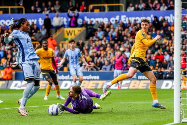 Tottenham Hotspur 'dan Guglielmo Vicario Premier League maçında Wolverhampton Wanderers' a karşı Tottenham Hotspur, Molineux, Wolverhampton, Birleşik Krallık 'ta 13 Nisan 2025' te bir kurtarış yaptı.
