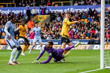 Tottenham Hotspur 'dan Djed Spence, Premier League maçında Wolverhampton Wanderers, Tottenham Hotspur' a karşı Molineux, Wolverhampton, Birleşik Krallık 'ta 13 Nisan 2025' te oynanan maçta 2-0 'lık bir gol attı.