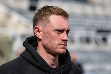 Newcastle United takımından Sean Longstaff, 13 Nisan 2025 'te İngiltere' deki St. James 's Park' ta oynanan Premier League maçı sırasında sahaya çıktı.