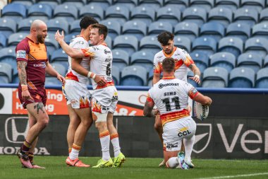 Katalan Ejderhaları 'ndan Tariq Sims, 13 Nisan 2025' te John Smith Stadyumu 'nda oynanan Betfred Süper Lig karşılaşmasında Huddersfield Giants ve Catalans Dragons maçını kutluyor.
