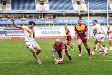 Huddersfield Giants takımından Jake Bibby, 13 Nisan 2025 'te John Smith Stadyumu' nda oynanan Betfred Süper Lig karşılaşmasında Huddersfield Giants ve Catalans Dragons maçına gidiyor.