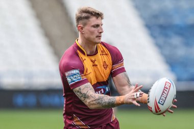Huddersfield Giants takımının oyuncusu Liam Sutcliffe, Betfred Süper Lig maçı sırasında John Smith Stadyumu 'nda Huddersfield Giants' a karşı Catalans Dragons maçında ısındı.