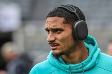 Kristal Saray 'dan Maxence Lacroix, Premier Lig maçı sırasında St.James' s Park, Newcastle, İngiltere 'deki Newcastle' a karşı Newcastle United maçı sırasında geldi.