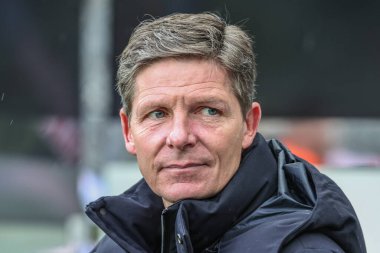 Kristal Saray 'ın menajeri, Premier Lig maçı sırasında Newcastle United' a karşı Crystal Palace St.James 's Park, Newcastle, İngiltere' de 16 Nisan 2025 'de geldi.