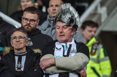 Newcastle taraftarları Premier Lig maçı sırasında Newcastle United, Crystal Palace 'a karşı St. James' s Park, Newcastle, İngiltere, 16 Nisan 2025