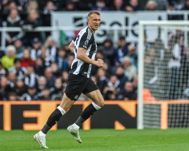 Newcastle United 'dan Dan Burn Premier League maçı sırasında Newcastle United, St. James' s Park, Newcastle, İngiltere 'de Crystal Palace' a karşı, 16 Nisan 2025