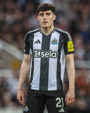 Newcastle United 'dan Tino Livramento Premier League maçı sırasında Newcastle United, St. James' s Park, Newcastle, İngiltere 'de kristal saraya karşı, 16 Nisan 2025