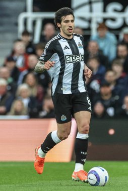 Newcastle United 'dan Sandro Tonali Premier Lig maçı sırasında Newcastle United, St. James' s Park 'ta Crystal Palace' a karşı, Newcastle, İngiltere, 16 Nisan 2025