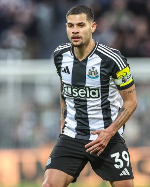 Newcastle United 'dan Bruno Guimares Premier Lig maçı sırasında Newcastle United, Crystal Palace' a karşı St. James 's Park, Newcastle, İngiltere, 16 Nisan 2025