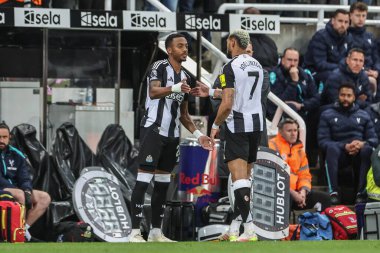 Newcastle United takımından Joe Willock, Premier League maçı Newcastle United 'ın St. James' s Park, Newcastle, İngiltere 'deki Crystal Palace maçında Joelinton' ın yerine getirildi.