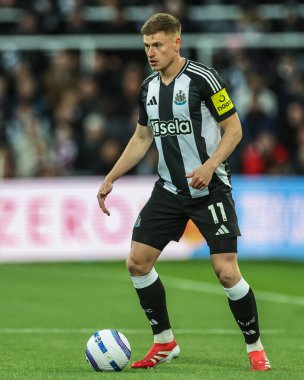 Newcastle United 'dan Harvey Barnes Premier League maçı sırasında Newcastle United, St. James' s Park 'ta Crystal Palace' a karşı, 16 Nisan 2025