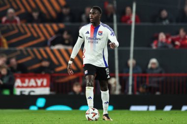 Lyon 'dan Moussa Niakhat UEFA Avrupa Ligi çeyrek final maçında Old Trafford, Manchester, İngiltere' de Manchester United-Lyon maçında 17 Nisan 2025