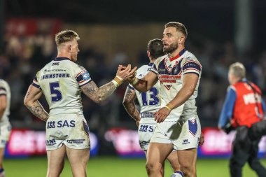Wakefield Trinity 'den Tom Johnstone ve 17 Nisan 2025' te Wakefield, İngiltere 'deki DIY Kitchens Stadyumu' nda oynanan Betfred Süper Lig 8. Raundunda el sıkıştı.