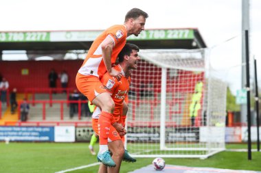 Blackpool 'dan Rob Apter 18 Nisan 2025' te İngiltere 'nin Stevenage Stevenage stadyumunda oynanan Sky Bet 1 karşılaşmasında 0-1 kazanma hedefini kutluyor.
