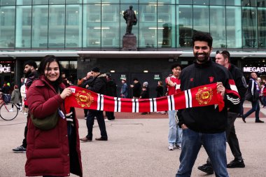Manchester United taraftarları UEFA Avrupa Ligi çeyrek finali öncesinde Manchester United - Lyon maçı Old Trafford, Manchester, İngiltere, 17 Nisan 2025