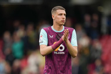 Burnley 'den Maxime Estve, 18 Nisan 2025' te İngiltere 'nin Watarage Road şehrinde oynanan Sky Bet Şampiyonası maçından sonra taraftarları alkışlıyor.