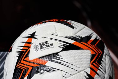 Avrupa Ligi resmi maç topu UEFA Avrupa Ligi çeyrek finalleri sırasında Manchester United - Lyon maçı Old Trafford, Manchester, Birleşik Krallık, 17 Nisan 2025