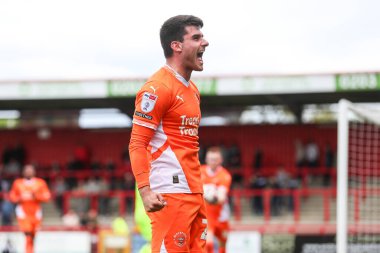 Blackpool 'dan Rob Apter 18 Nisan 2025' te İngiltere 'nin Stevenage Stevenage stadyumunda oynanan Sky Bet 1 karşılaşmasında 0-2 kazanma hedefini kutluyor.