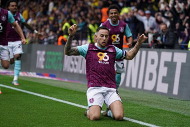 Burnley 'den Josh Brownhill 18 Nisan 2025' te İngiltere 'nin Watarage Road şehrinde oynanan Gökyüzü İddia Şampiyonası maçında golü kutluyor.