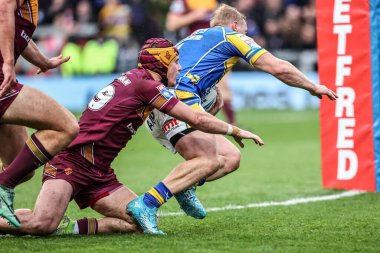 Leeds Rhinos takımından Lachlan Miller, 18 Nisan 2025 'te Leeds Stadyumu' nda oynanan 8. Betfred Süper Lig karşılaşmasında Leeds Rhinos, Huddersfield Giants 'a karşı oynuyor.