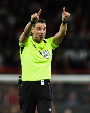 Hakem Sandro Schrer UEFA Avrupa Ligi çeyrek final maçında Manchester United - Lyon maçında Manchester United - Old Trafford, Manchester, İngiltere, 17 Nisan 2025