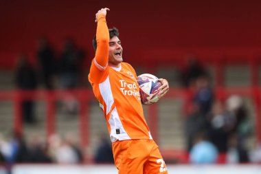 Blackpool 'dan Rob Apter takımlarını 18 Nisan 2025' te Lamex Stevenage, Stevenage, İngiltere 'de oynanan 1.