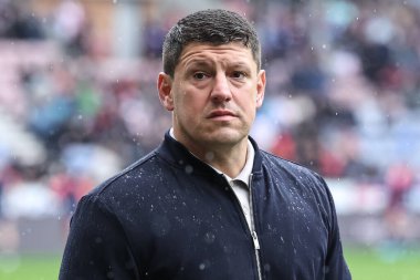 Matt Peet Wigan Warriors 'un koçu Betfred Süper Lig 8. Raundunda Wigan Warriors St. Helens' a karşı Brick Community Stadyumu, Wigan, İngiltere, 18 Nisan 2025
