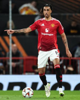 Manchester United takımının Leny Yoro, UEFA Avrupa Ligi çeyrek final maçında Manchester United 'a karşı Old Trafford, Manchester, İngiltere, 17 Nisan 2025