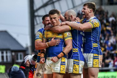 Leeds Rhinos takımından Ash Handley, 18 Nisan 2025 'te Leeds Stadyumu' nda oynanan Betfred Süper Lig 8. Raundda Leeds Rhinos - Huddersfield Giants karşılaşmasını kutluyor.