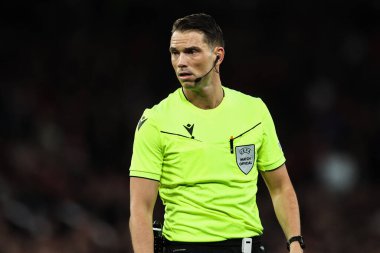 Hakem Sandro Schrer UEFA Avrupa Ligi çeyrek final maçında Manchester United - Lyon maçında Manchester United - Old Trafford, Manchester, İngiltere, 17 Nisan 2025