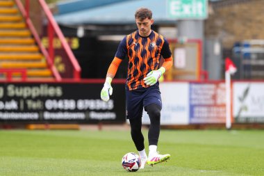 Blackpool 'dan Harry Tyrer, 18 Nisan 2025' te İngiltere 'nin Stevenage Stevenage-Blackpool maçı öncesinde oynanan maç öncesi ısınma maçında...
